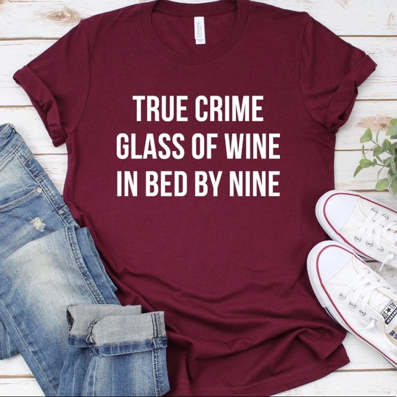 Gildan Tops - True crime 🍷 🛌